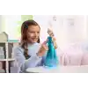 Filmdeki Let It Go şarkısını söyleyen, eklemleri bükülebilen ve ışıltılı özel kıyafet ile çıkarılabilir ayakkabı giyen Mattel Disney Karlar Ülkesi Şarkı Söyleyen Elsa Bebek, JLJ07