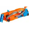 Hot Wheels Tır - YENİ Hot Wheels Tır - YENİ, fırlatıcısı olan ve 40 cmlik piste dönüşen kamyon, 9 oyuncak araba sığabilir, 1:64 ölçekli araç dahildir HYT83