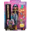 Kısa bluz ve altın rengi detaylı kot kargo pantolon giyen Monster High Cleo De Nile bebek, evcil yılanı Hissette ve salata, smoothie ve çanta gibi 7 aksesuar, JHK32
