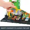 Hot Wheels Elektrikli Araç Şarj İstasyonu Oyun Seti Hot Wheels Elektrikli Araç Şarj İstasyonu ve 1:64 ölçekli oyuncak araba HTN79