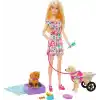 Barbie 2 oyuncak köpek ve aksesuarlarıyla Barbie bebek, tekerlekleri dönen çıkarılabilir yürüteçli köpekçik, 10dan fazla parçalı set, HTK37