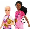 Barbie kariyer bebekleri ve 15 aksesuar, Barbie Brooklyn ile sarı saçlı ve minyon bebek, 2 kale, 2 top ve daha fazlasıyla Futbolcu Bebekler oyun seti, HRG88
