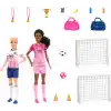 Barbie kariyer bebekleri ve 15 aksesuar, Barbie Brooklyn ile sarı saçlı ve minyon bebek, 2 kale, 2 top ve daha fazlasıyla Futbolcu Bebekler oyun seti, HRG88