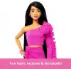 BARBIE STİL İKONU™ Bebek - Işıltılı Protez Bacaklı Klasik Barbie tarzındaki pembe bluz ve etek takımıyla protez bacaklı ve siyah saçlı Barbie Stil İkonu bebek (2) HYV26