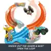 Hot Wheels®Monster Trucks Dönen Corkscrew Shark Çarpışması