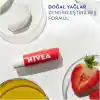 NIVEA Çilek Dudak Bakım Kremi 4.8 gr, 24 Saat Nemlendirme,Çilek Kokusu,Işıltılı Renk,Mineral Yağı İçermez