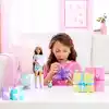 Barbie Parti Paketi bebek ve aksesuarlar, Minik Dostumun Doğum Günü serisi Parti Yıldızları seti ve renk değişimi ile pasta süsleme etkinliği dahil 10 sürpriz, JFG72