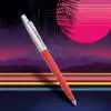 PARKER Jotter Originals Tükenmez Kalemler | Retrowave Koleksiyonu | Vermilion Kırmızı ve İndigo Moru | Mavi Mürekkep | Orta Nokta | 2 Adet