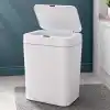 12 Litre Sensörlü Çöp Kovası, Otomatik Temassız Akıllı Çöp Kutusu, Sessiz Kapanan Kapaklı, 2 AA Pille Çalışan, Banyo, Mutfak ve Ofis İçin Beyaz