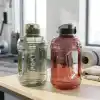 Deconox 1 Adet 2.2 Litre Motivasyonel Su Şişesi - Kırılmaz Polikarbon Ölçekli Sporcu Suluğu Sızdırmaz Kapaklı ve Kulplu Dev Su Matarası (Asorti Karışık Renk Gönderim)
