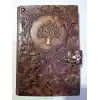 Deri Defter, Hakiki Kuzu Derisi, Günlük Kabartma Tasarım Antik Kahve Metal Kilit Büyük Boy 70 gr Şamua Kitap Kağıdı 300 sayfa Metal Zımba ve Köşebentler 14x20x2,5 cm ebatlı Metal HAYAT AĞACI Figürlü