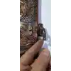 Deri Defter, Hakiki Kuzu Derisi, Günlük Kabartma Tasarım Antik Kahve Metal Kilit Büyük Boy 70 gr Şamua Kitap Kağıdı 300 sayfa Metal Zımba ve Köşebentler 14x20x2,5 cm ebatlı Metal HAYAT AĞACI Figürlü