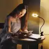Kyrotech Klipsli LED Kitap Okuma Lambası USB Girişli Aydınlatma Esnek Kollu Metal Ders Çalışma Makyaj TikTok YouTube Canlı Yayın İçerik Üretim Işığı Göz Yormaz Modern 3 Renk Modlu Sarı Beyaz Gün Işığı