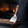 MallArt® Ahşap Saplı Paslanmaz Çelik Spatula – 24cm Eğilimli Çok Amaçlı Mutfak Spatulası | Izgara, Burger, Sebze, Temizlik için Profesyonel Metal Spatula