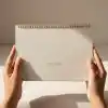 Fark Tanıtım | Paperto. 12 Aylık Spiralli Tarihsiz Haftalık Planlayıcı, A4 (21 × 29,7 cm), 52 Yaprak, 110 gr Ivory Kağıt, Haftalık Plan İngilizce