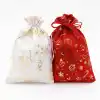 2’li Set 17x23 cm Yılbaşı Hediye Kesesi – Kırmızı & Beyaz Altın Yaldızlı Noel Temalı Kumaş Çanta | Yılbaşı Hediye Paketi Kesesi