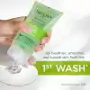 Simple Kind to Skin Ferahlatıcı Yüz Temizleme Jeli B5+E Vitamini Pürüzsüz ve Sağlıklı Gözüken Bir Cilt için, 150 ml
