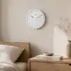 Braun Klasik büyük analog duvar saati sessiz saat mekanizması, kolay okunan kadran, 30 cm çap, beyaz model BC17W.