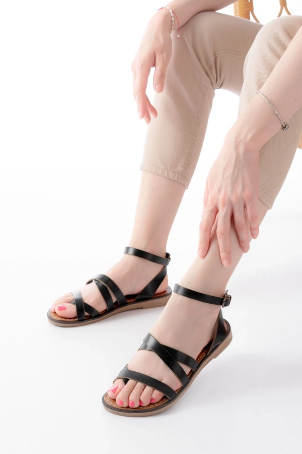 Bidebuvar 205-209 Siyah Hakiki Deri Tokalı Parmak Arası Kadın Sandalet