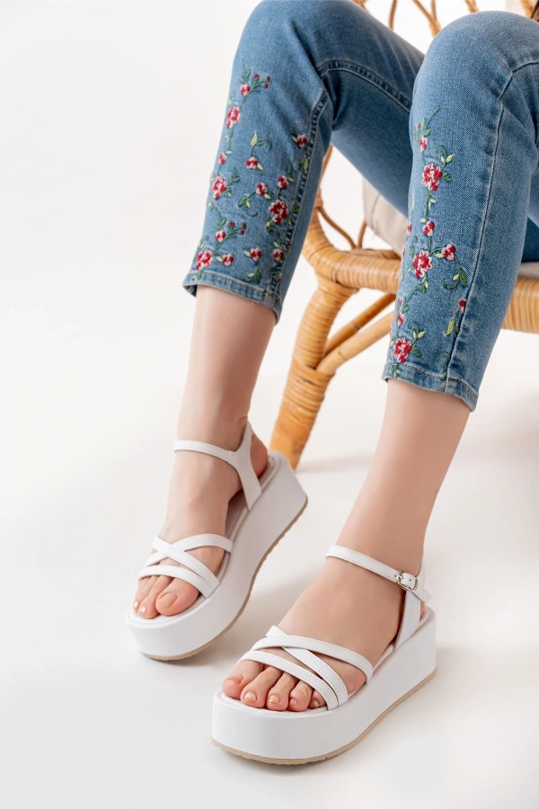 Bidebuvar 861-1016 Beyaz Dolgu Kadın Sandalet