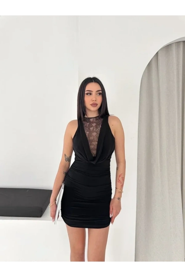 Bidebuvar Dantel Detaylı Derin Dekolte Drapeli Mini Elbise Şık Kolsuz - Siyah