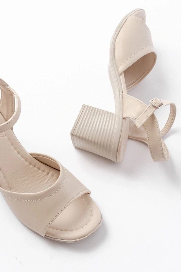 Bidebuvar K-13 Bej Günlük  Topuklu Kadın Sandalet