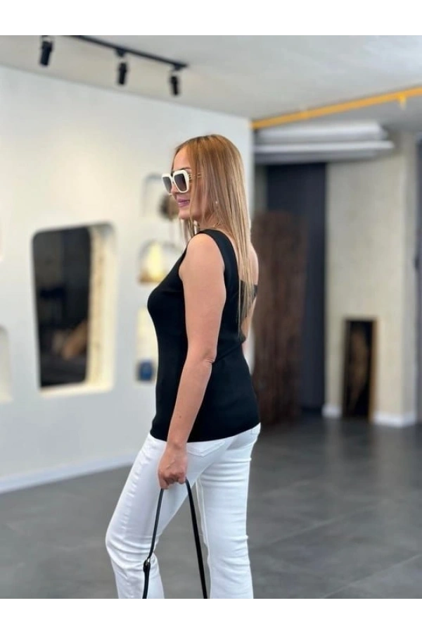 Bidebuvar Kadın Kare Yaka Kalın Askılı Beyaz Triko Bluz