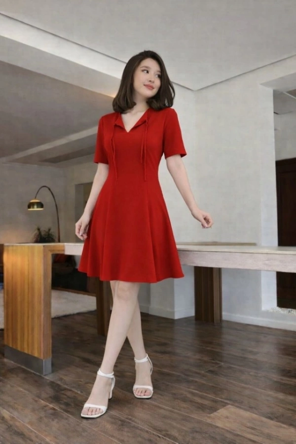 Bidebuvar Kısa Kollu Yakası Bağcık Detay Atlas Kumaş Elbise