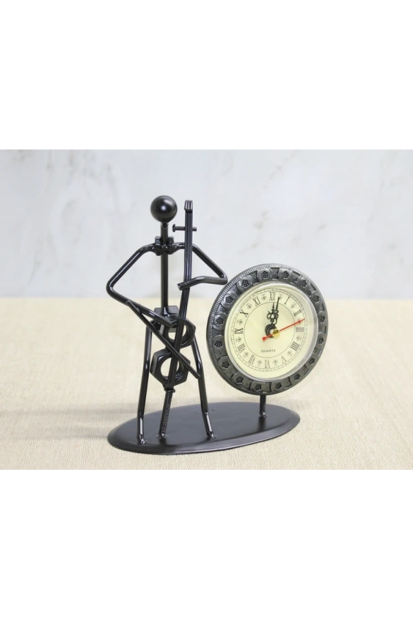 Bidebuvar Metal Saatli Keman Çalan Müzisyen