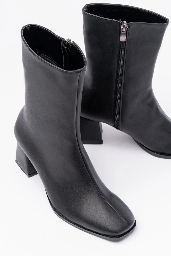 Bidebuvar MSK-032 Siyah Topuklu Fermuarlı Kadın Bot