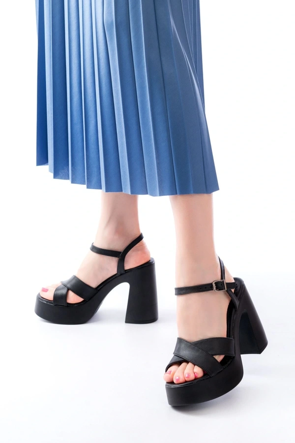 Bidebuvar P-105 Siyah Çapraz Kalın Topuklu Kadın Sandalet