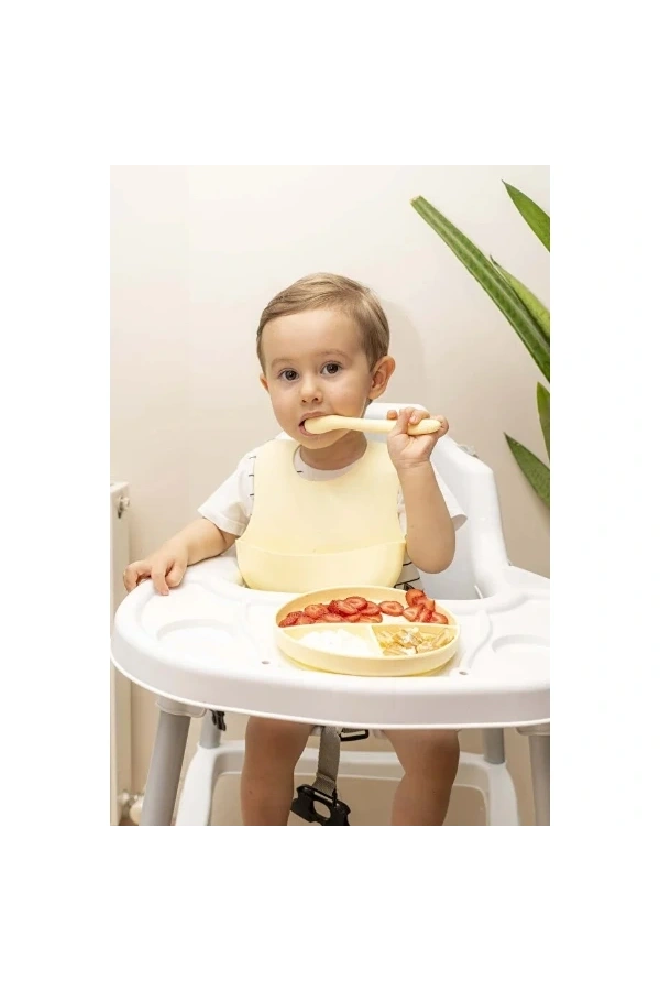 Bidebuvar Sarı 3’lü Silikon Yemek Seti – Önlük + Diş Kaşıyıcılı Kaşık + Vakumlu Tabak