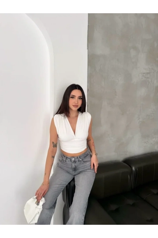 Bidebuvar Vatkalı Kolsuz V Yaka Drapeli Crop Bluz Likralı Fit - Beyaz