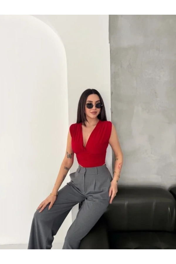 Bidebuvar Vatkalı Kolsuz V Yaka Drapeli Crop Bluz Likralı Fit - Kırmızı