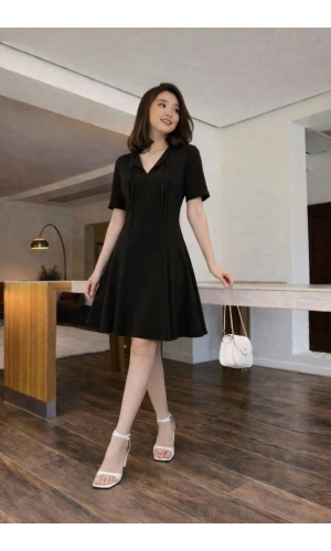 Bidebuvar Kısa Kollu Yakası Bağcık Detay Atlas Kumaş Elbise