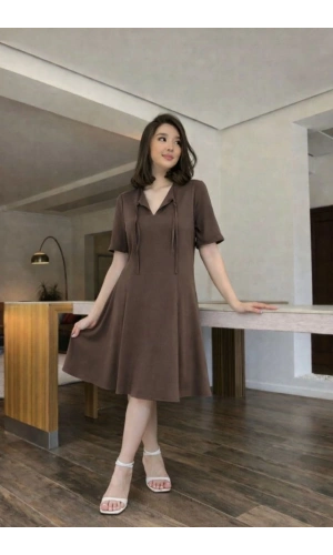 Bidebuvar Kısa Kollu Yakası Bağcık Detay Atlas Kumaş Elbise