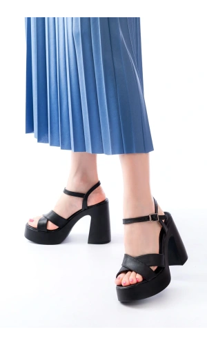 Bidebuvar P-105 Siyah Çapraz Kalın Topuklu Kadın Sandalet