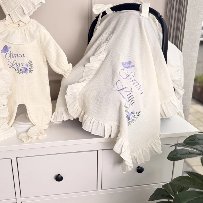 Müslin Ekru Set – Yastık, Battaniye, Puset Örtüsü ve Fırfırlı Yaka Tulum