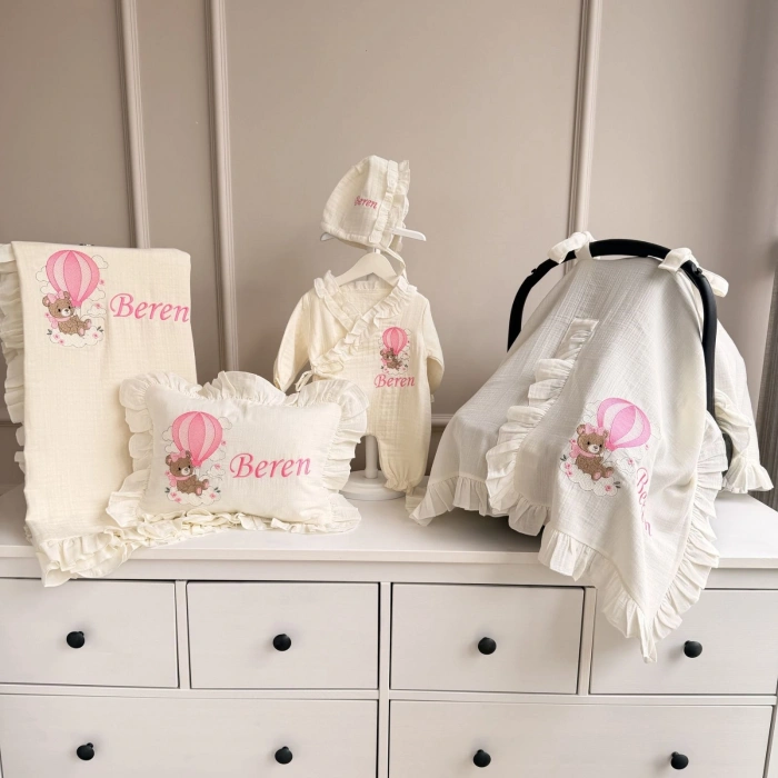 Nakışlı İşlemeli Müslin İsimli Fırfırlı Battaniye-Tulum-Yastık-Puset Örtüsü