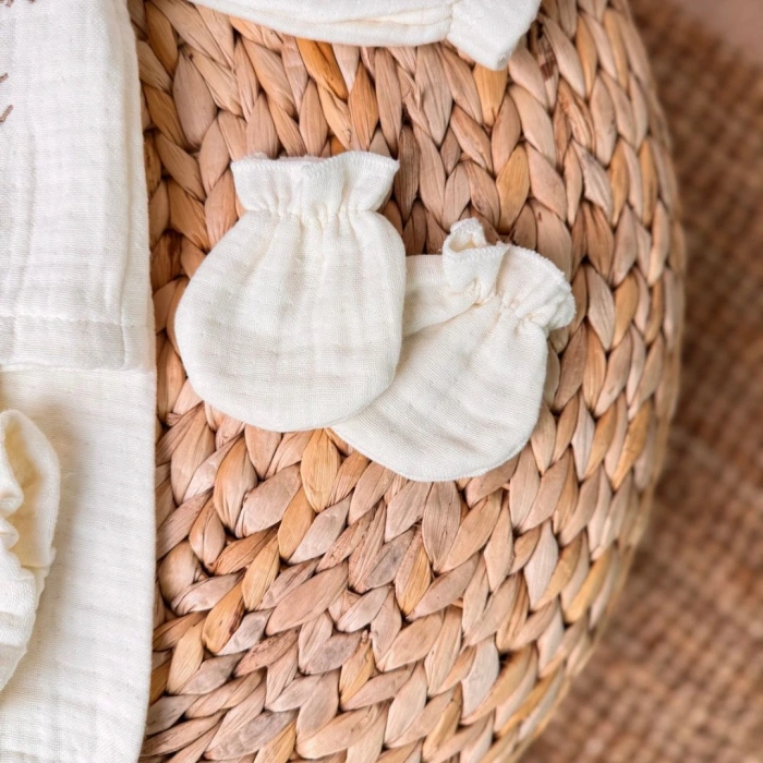 Nakış İşlemeli Müslin Alt Üst Takım ve Şapka Set