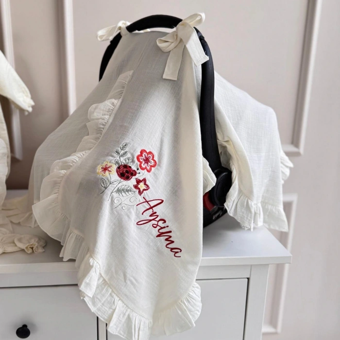 Müslin Ekru Set – Yastık, Battaniye, Puset Örtüsü ve Kruvaze Fırfırlı Tulum