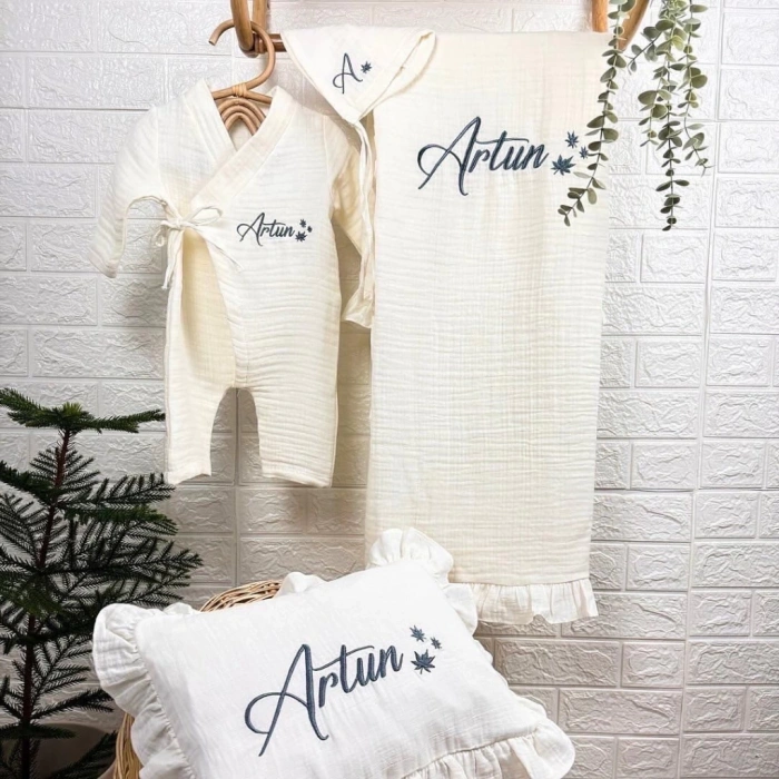 Nakışlı İşlemeli Müslin İsimli Hastane Çıkışı Seti 4 Parça