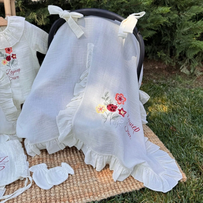 Müslin Ekru Set – Yastık, Battaniye, Puset Örtüsü ,Fırfırlı Yaka Tulum ve Alt Üst Takım