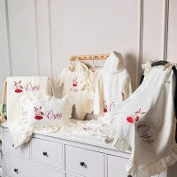 Müslin Ekru Set – Yastık, Battaniye, Puset Örtüsü ,Fırfırlı Yaka Tulum-Alt Üst Takım-Bornoz Takımı