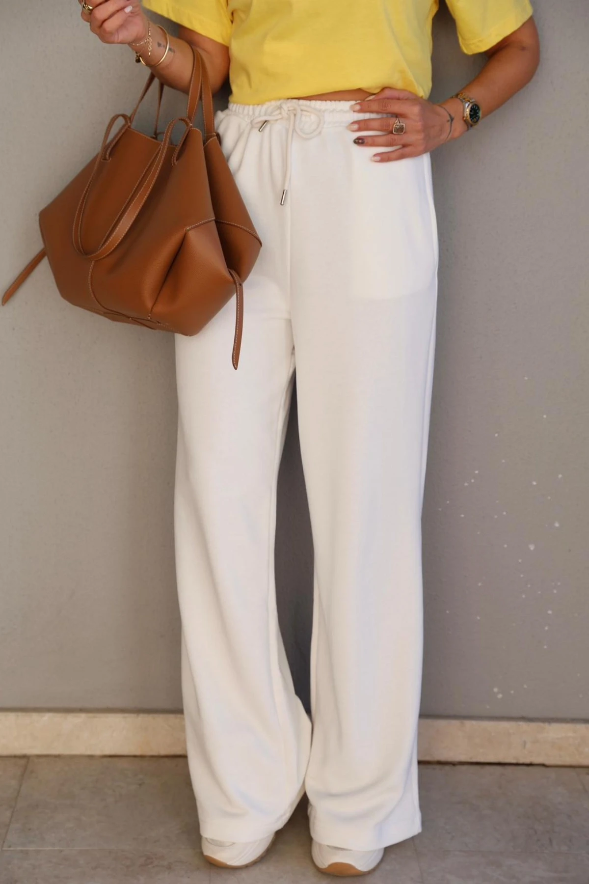 Beyaz Bol Paça Eşofman Altı