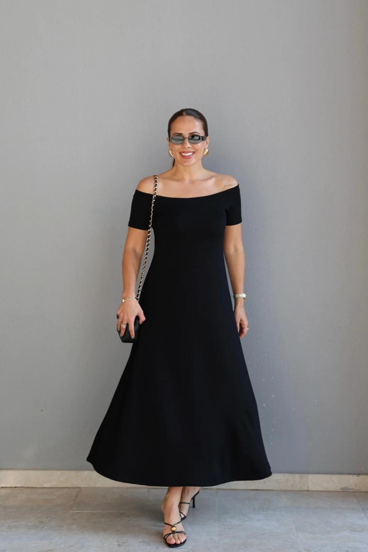 Siyah Kayık Yaka Maxi Elbise