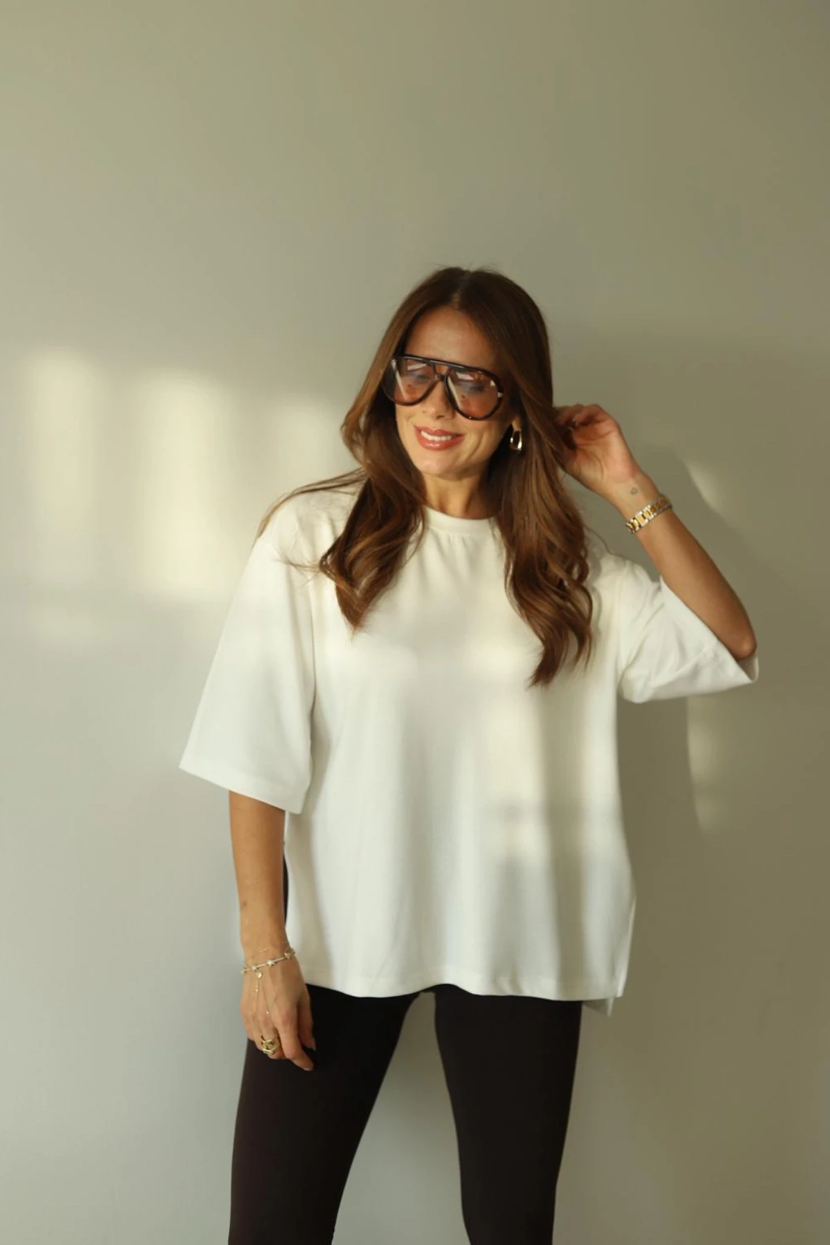 Beyaz Yırtmaçlı Basic Tshirt