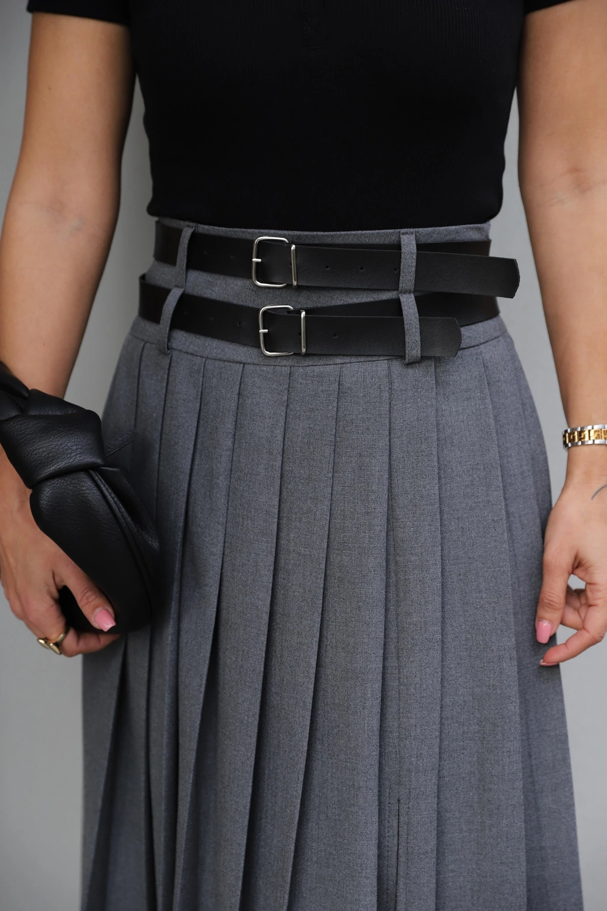 Gri Kemer Detay Pileli Etek