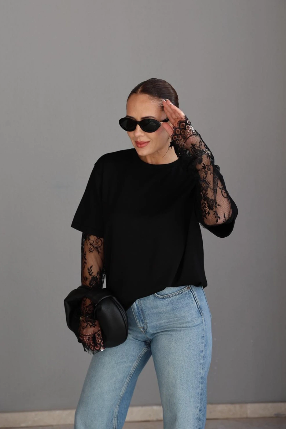 Siyah Kol Dantel Detay Tshirt