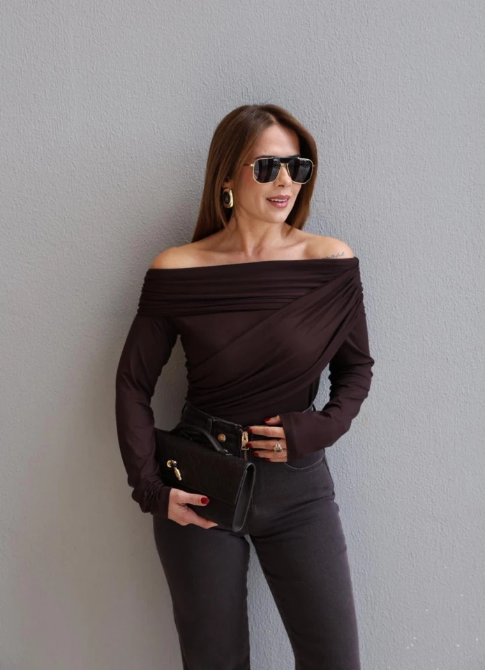 Acı Kahverengi Parçalı Madonna Yaka Bluz